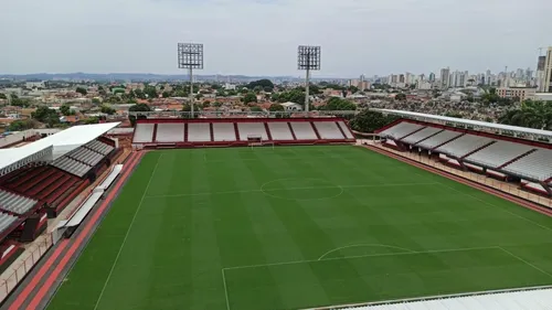 Partida acontece no estádio Antônio Accioly, em Goiânia