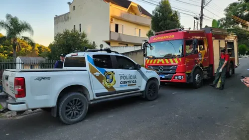 Polícia Científica e Bombeiros no local
