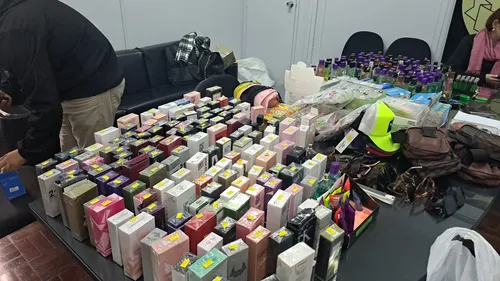Polícia apreendeu perfumes na capital paranaense