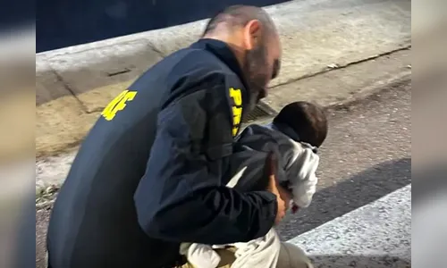 Policial rodoviário salva bebê que teve insuficiência respiratória