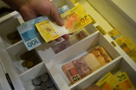 Restaurante é invadido e tem R$ 2,3 mil furtados em Arapongas