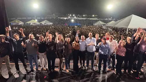 Segundo dia de festa em Jardim Alegre é sucesso de público e animação