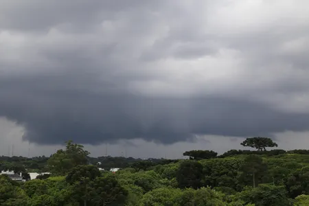 Segundo o Simepar, nas regiões Oeste e Sudoeste do Paraná a mudança no tempo começa já na noite desta quarta-feira