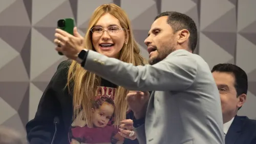Senador Cleitinho Azevedo tietou influencer durante CPI