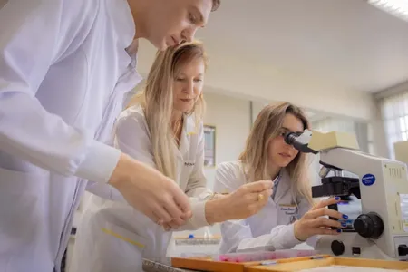 Somando 1.559 pesquisadores no ranking, a UEM e a UEL contam com 159 cientistas no grupo dos 10% mais bem avaliados do globo