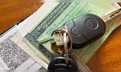 Carro com licenciamento vencido há mais de 10 anos é apreendido