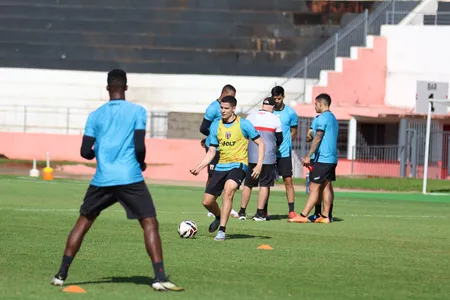 Veja onde assistir ao Operário x Botafogo-SP ao vivo neste sábado