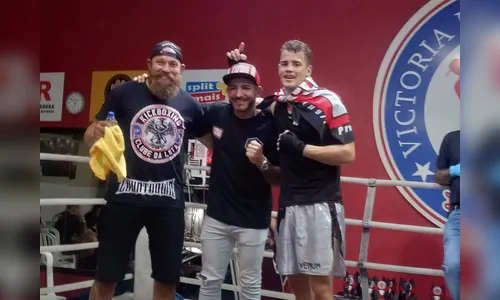 Veja momento que apucaranense vence luta no Paranaense de Kickboxing