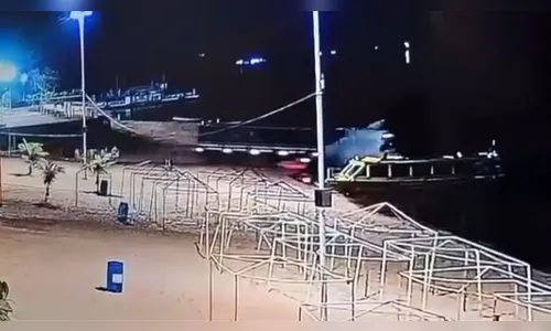 Motorista sobrevive após carreta desgovernada cair no Rio Paraná