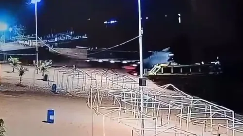 Vídeo mostra carreta entrando no Rio Paraná