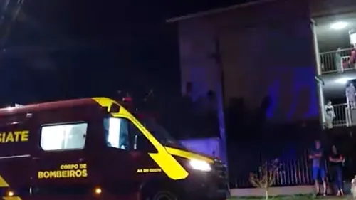 Vítima caiu do segundo para o primeiro andar de um prédio