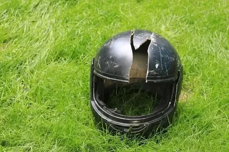 Vítima foi agredida com 'capacetadas' e socorrida pelo Samu