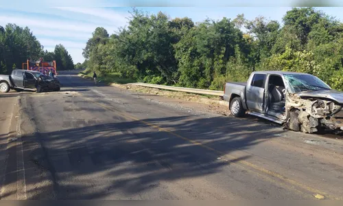 Colisão frontal  entre Amarok e L200 deixa três feridos em Tibagi