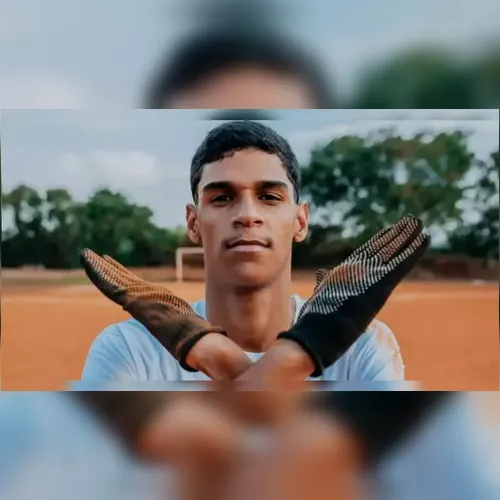 Luva de Pedreiro ameaça matar seguidor ao ser chamado de 'corno'