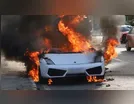 Lamborghini avaliada em R$ 1 milhão é destruída por incêndio; assista