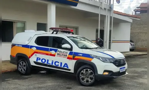 Filho de 2 anos estava deitado sobre corpo de traficante executado