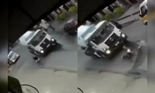 Jovem cai de bicicleta e é atropelado por caminhão; veja vídeo