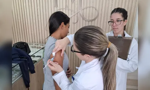 Autarquia de Saúde leva vacina contra gripe às ruas do centro de Apucarana