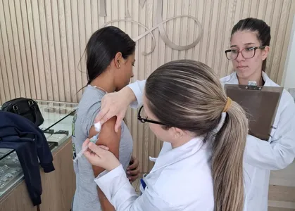 A ação foi batizada de “Trabalhador vacinado protege a vida de quem ama”
