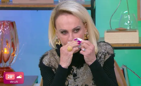 A apresentadora voltou ao programa nesta segunda-feira (09)