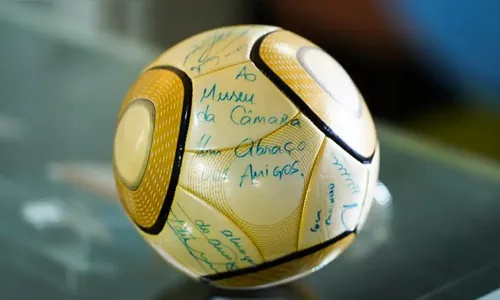 Alexandre de Moraes vota por condenar acusado de furtar bola autografada por Neymar