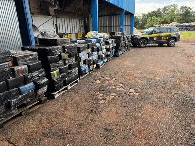 A droga foi encontrada pelos policiais durante a fiscalização