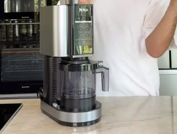 A ideia de transformar a própria casa em uma mini sorveteria tem feito sucesso entre consumidores que buscam praticidade e sabor, sem abrir mão da saúde.