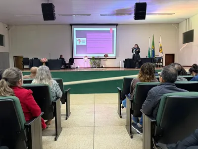 A palestra magna de abertura da conferência foi proferida pela professora doutora Tania Fatima Calvi Tait, autora de diversos livros