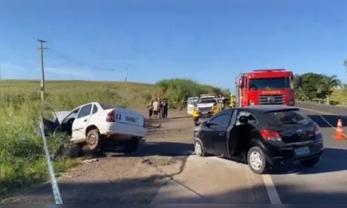 Mulher morre em grave colisão entre Corsa e Ônix na PR-444