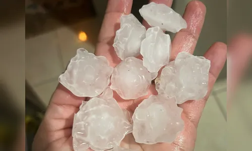 Temporal com granizo provoca estragos em Novo Itacolomi; veja vídeos