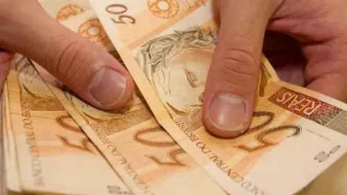 Abono pode chegar até um salário mínimo, fixado em R$ 1.518
