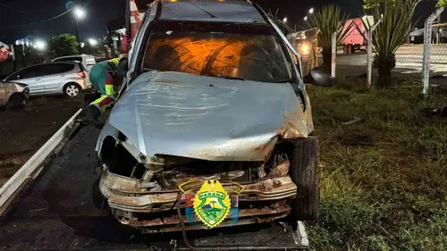Acidente foi na noite de domingo