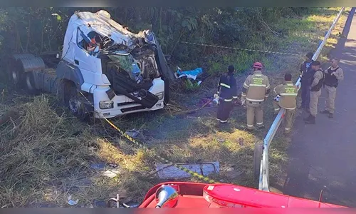 Grave acidente com carreta mata uma pessoa na PR-487, em Nova Tebas