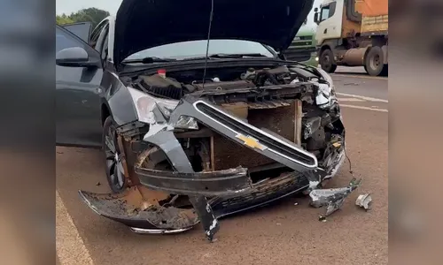 Acidente entre carros e caminhão na BR-277 deixa 7 feridos no Paraná