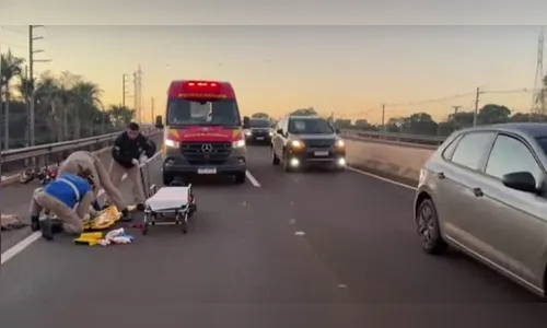 Mulher sofre traumatismo craniano após acidente de moto na PR-445