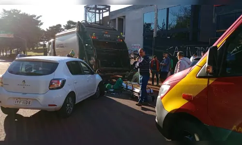 Trabalhador da coleta de lixo é atingido por carro em Londrina