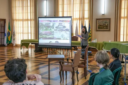 Além do idioma, as aulas também apresentam aos alunos conhecimentos sobre cultura e história japonesas