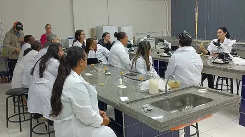 Ao todo, 13 alunos aprenderam a fabricar produtos de limpeza