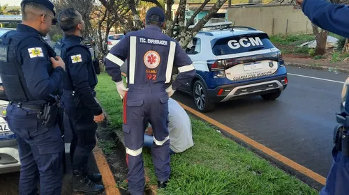 Após a intervenção, os GCMs permaneceram com o indivíduo até a chegada do Serviço de Atendimento Móvel de Urgência (Samu), que prestou os primeiros socorros.