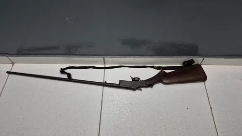 Arma de fogo foi apreendida pela polícia
