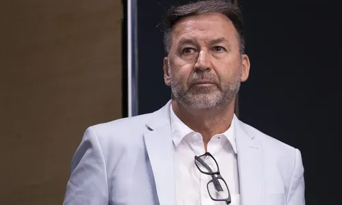 Melo se diz contra SAF e garante: “Coloquei o time nos trilhos”