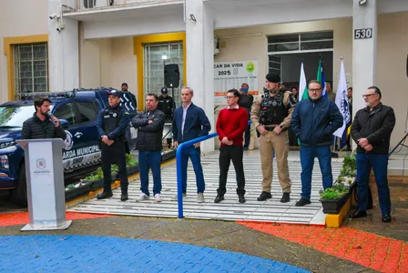 Autoridades durante solenidade em Arapongas