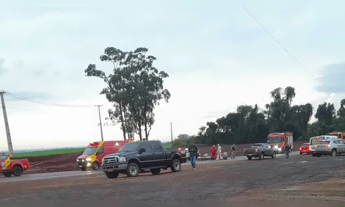 Colisão entre carro e moto deixa dois feridos na PR-466, em Ivaiporã