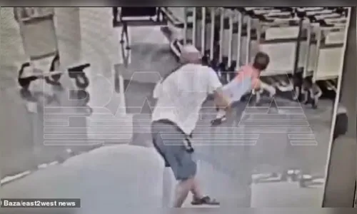 Homem joga bebê iraniano no chão em aeroporto de Moscou