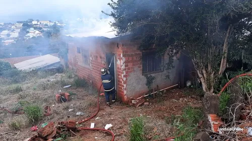 Bombeiros apagaram o fogo