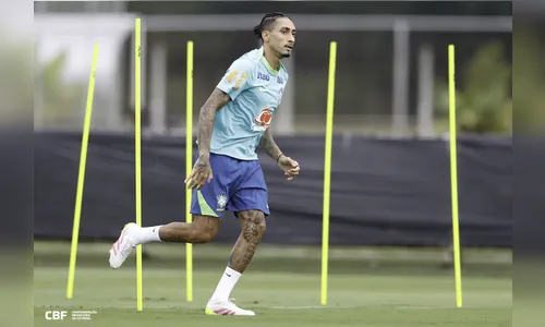 Brasil ensaia mudanças no ataque para duelo com o Paraguai