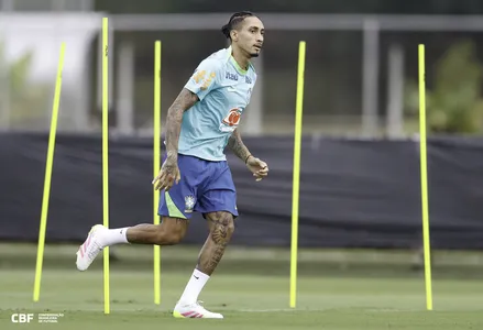 Brasil se prepara para enfrentar o Paraguai com novidades no time titular