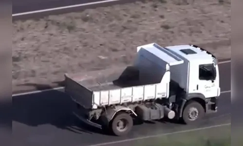 Com apoio de helicóptero, PM recupera veículo furtado no Paraná