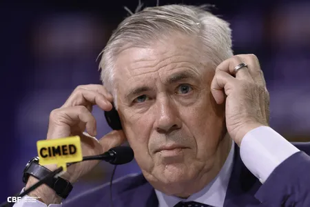 Carlo Ancelotti durante convocação