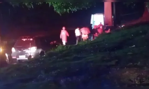 Carro bate contra pilastra do pontilhão da Vila Reis em Apucarana